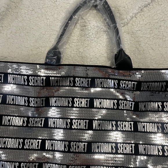 Victoria's Secret Handbags - NWT Victoria's Secret Sequence Tote Bag